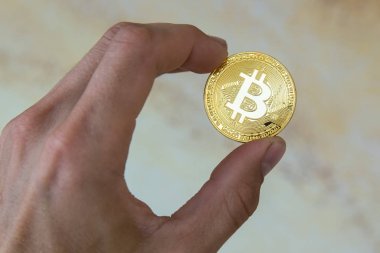 zemin üzerine altın bitcoin