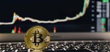  zemin üzerine altın bitcoin
