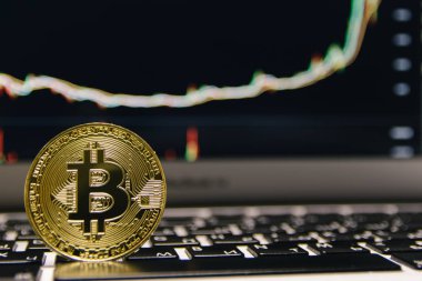  klavye ile grafik üzerinde altın bitcoin