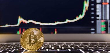  klavye ile grafik üzerinde altın bitcoin