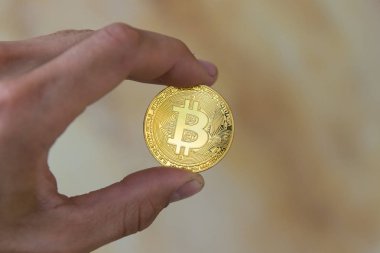  zemin üzerine altın bitcoin