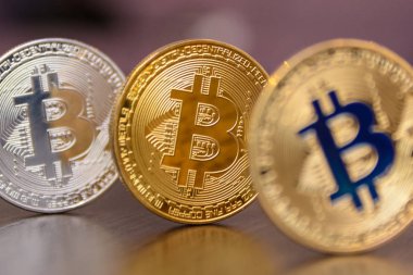  zemin üzerine altın bitcoin