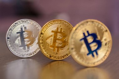  zemin üzerine altın bitcoin