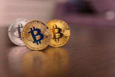  zemin üzerine altın bitcoin