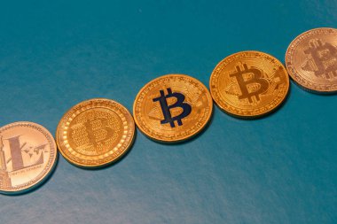 altın ve gümüş bitcoins ve gümüş litecoin