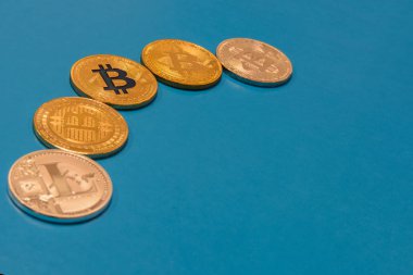 altın ve gümüş bitcoins ve gümüş litecoin