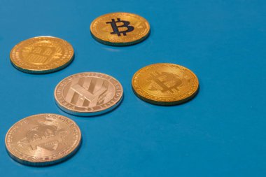 altın ve gümüş bitcoins ve gümüş litecoin