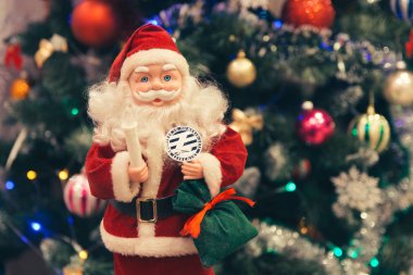 Noel Baba'nın elinde gümüş litecoin