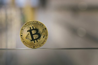 Altın bitcoin cama standları