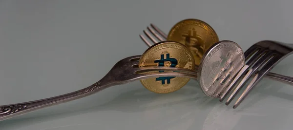 Zlatý Bitcoin Vidlice — Stock fotografie