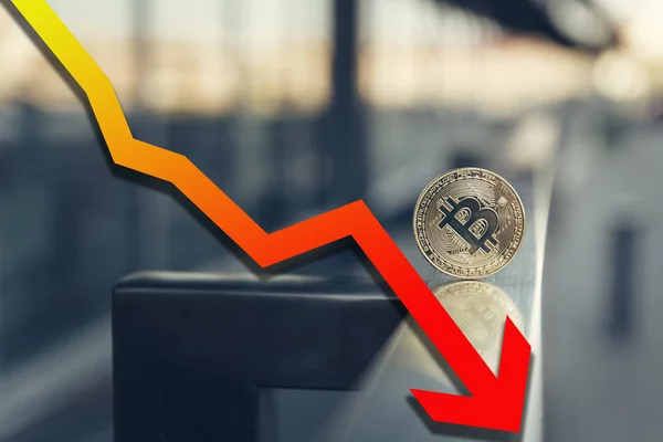 Bitcoin Mit Fallendem Roten Graphen — Stockfoto