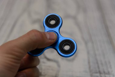  Elini arka plan üzerinde Spinner spin