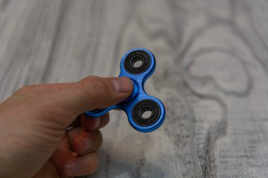 Elini arka plan üzerinde Spinner spin