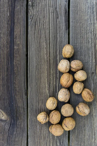 Орехи Деревянном Столе — стоковое фото