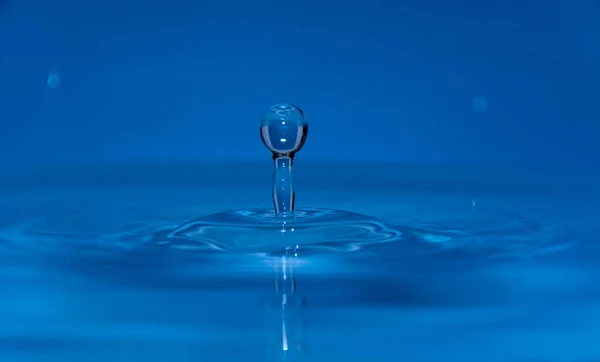 Droppar Blå Vatten — Stockfoto