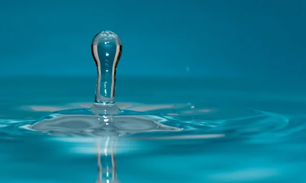 Water Drop Clean Blue Water — Stock Photo, Image