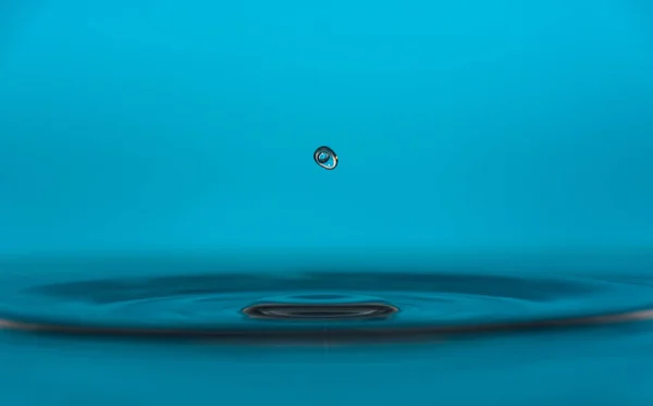 蓝色的水滴 — 图库照片