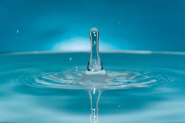 Капля Голубой Воды — стоковое фото