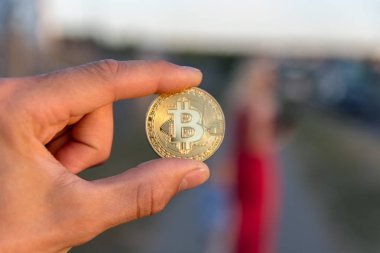  zemin üzerine altın bitcoin