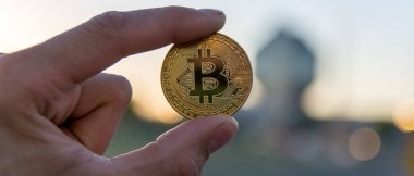  zemin üzerine altın bitcoin