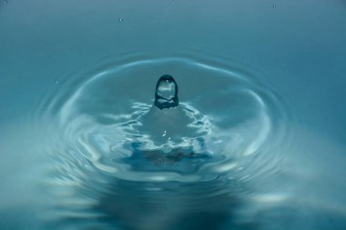 Splash arka plan üzerinde temiz su