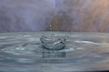 Splash arka plan üzerinde temiz su