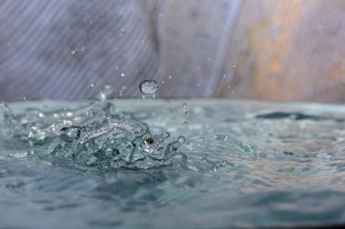 Splash arka plan üzerinde temiz su