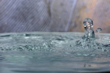 Splash arka plan üzerinde temiz su