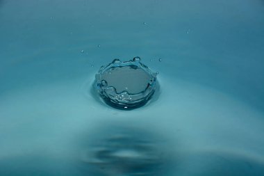 Splash arka plan üzerinde temiz su