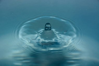 Splash arka plan üzerinde temiz su