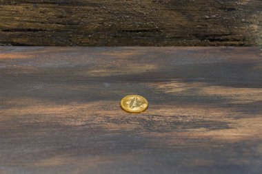  Arka plan üzerinde altın bitcoin