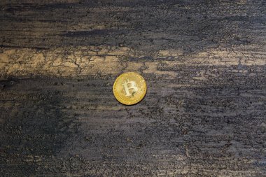  Arka plan üzerinde altın bitcoin