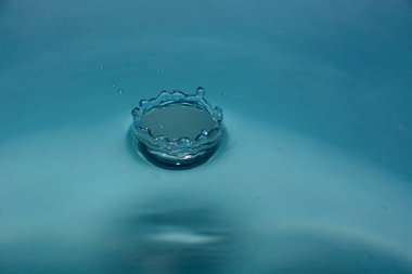 Splash arka plan üzerinde temiz su