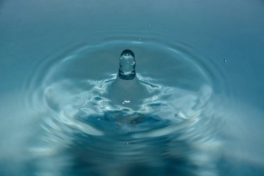 Splash arka plan üzerinde temiz su