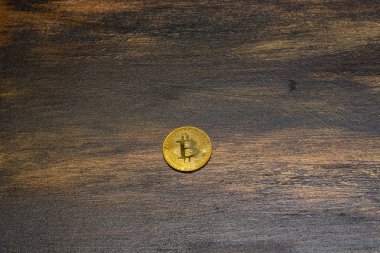  Arka plan üzerinde altın bitcoin