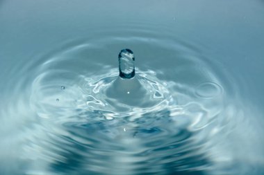 Splash arka plan üzerinde temiz su