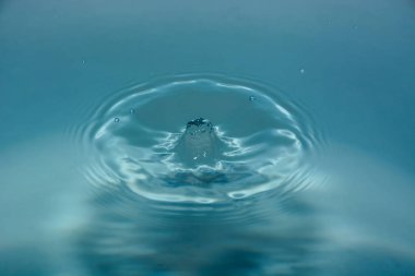 Splash arka plan üzerinde temiz su