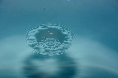 Splash arka plan üzerinde temiz su