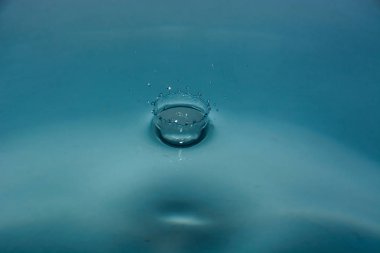 Splash arka plan üzerinde temiz su