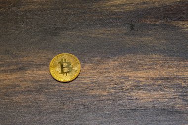  Arka plan üzerinde altın bitcoin