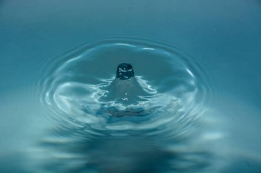 Splash arka plan üzerinde temiz su