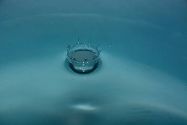 Splash arka plan üzerinde temiz su