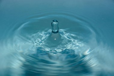 Splash arka plan üzerinde temiz su