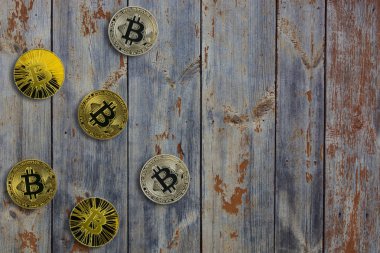 ahşap arka plan doku üzerinde para