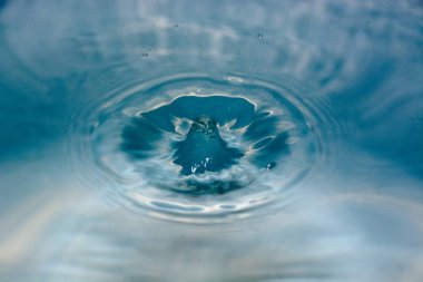 Splash arka plan üzerinde temiz su