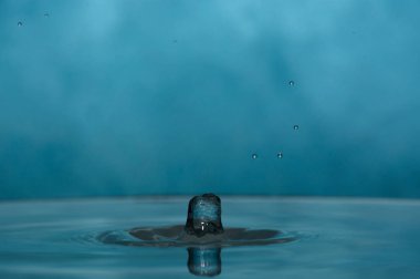 Splash arka plan üzerinde temiz su