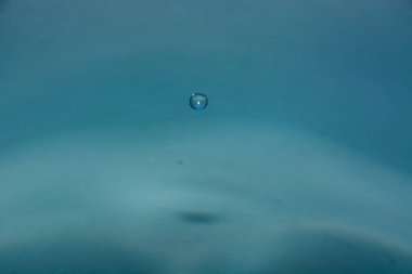 Splash arka plan üzerinde temiz su