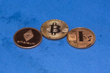  Kripto Döviz Alım bitcoin litecoin ve ethereum mavi zemin üzerine