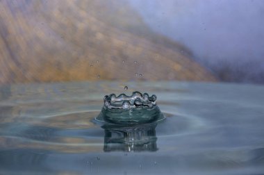 Splash arka plan üzerinde temiz su