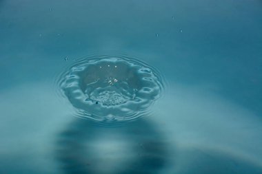 Splash arka plan üzerinde temiz su